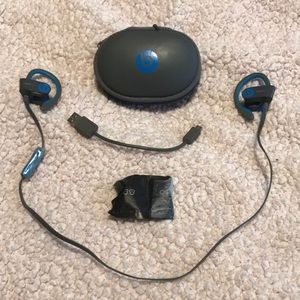 Incredible sounding PowerBeats cordless Bluetooth headphones!